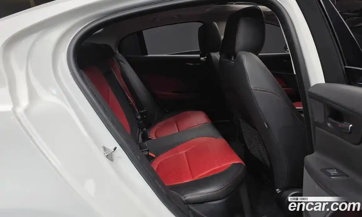 Jaguar XE 2018 2.0 гидро в Москве № 331534, фото 12