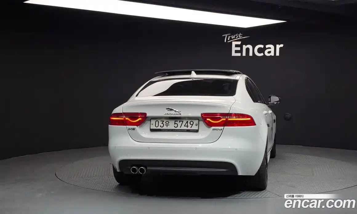 Jaguar XE 2018 2.0 гидро в Москве № 331534, фото 4