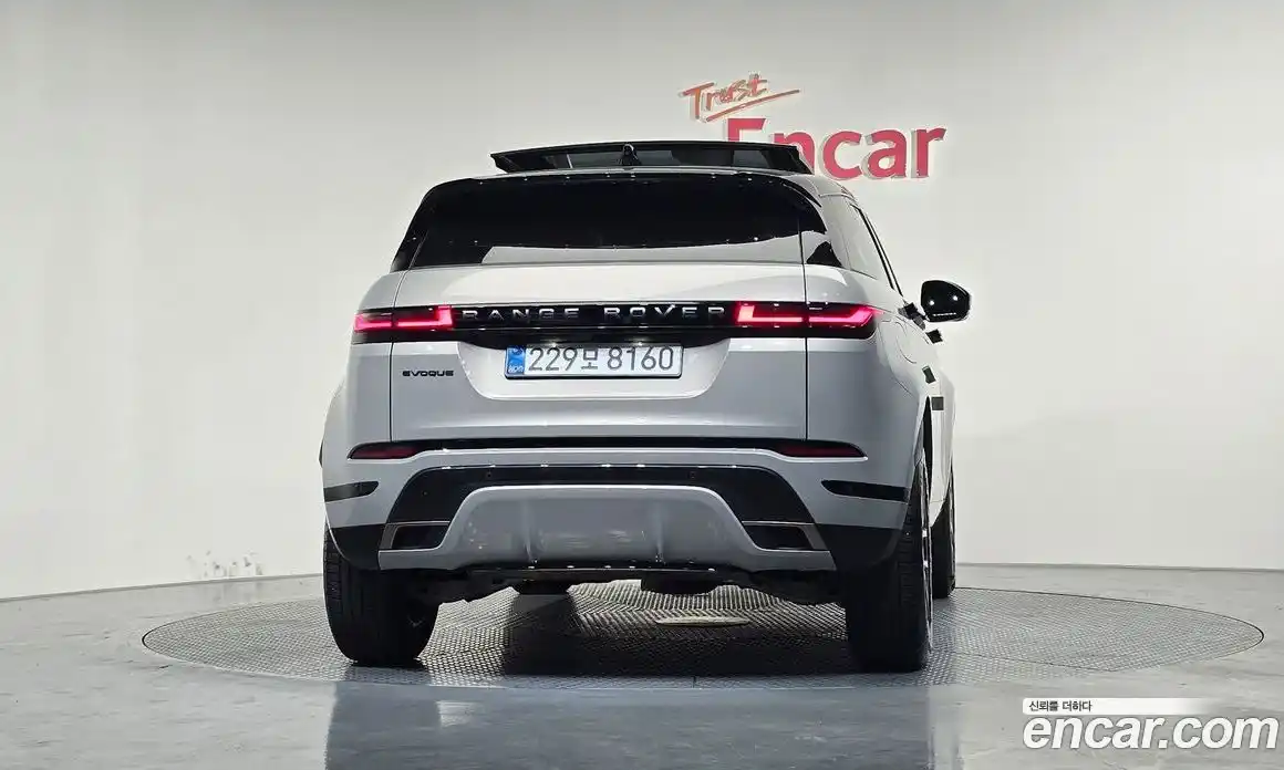 Land Rover Range-Rover Evoque 2025 2.0 гидро в Москве № 374660, фото 3