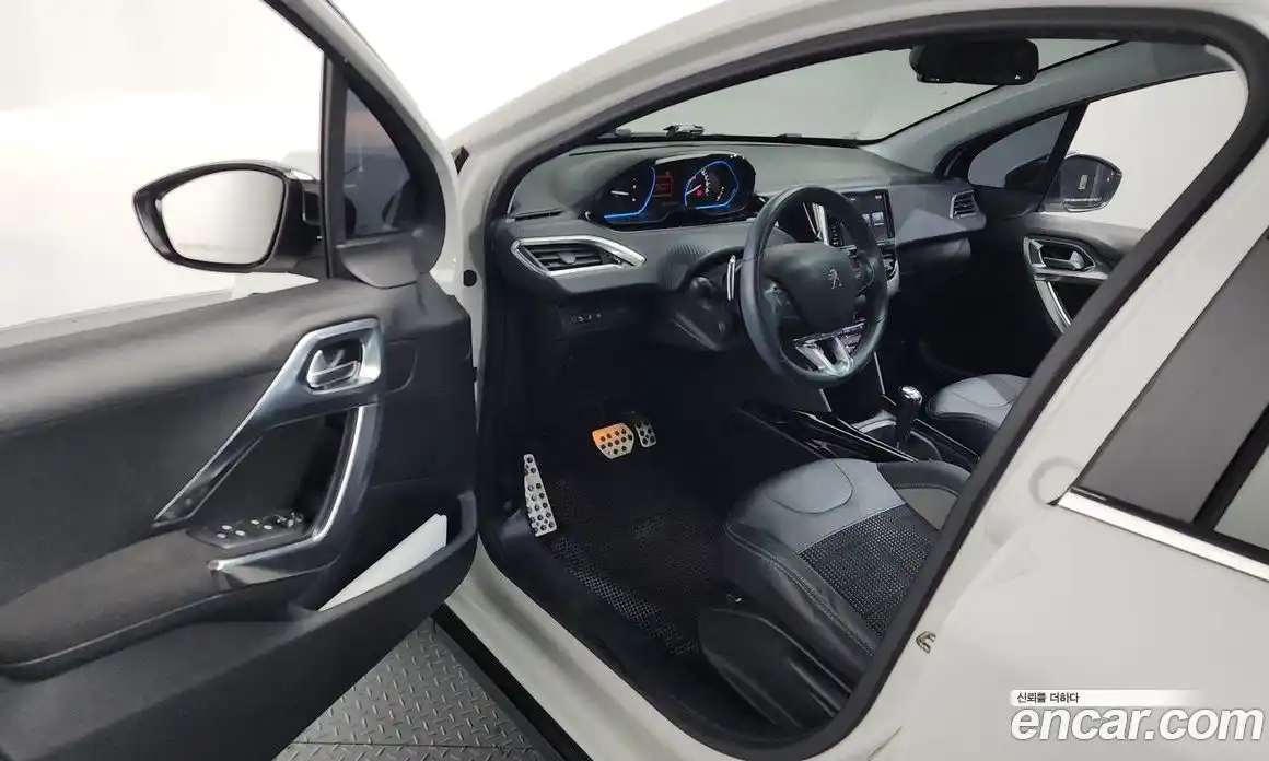 Peugeot 2008 2016 1.6 гидро в Москве № 500507, фото 10