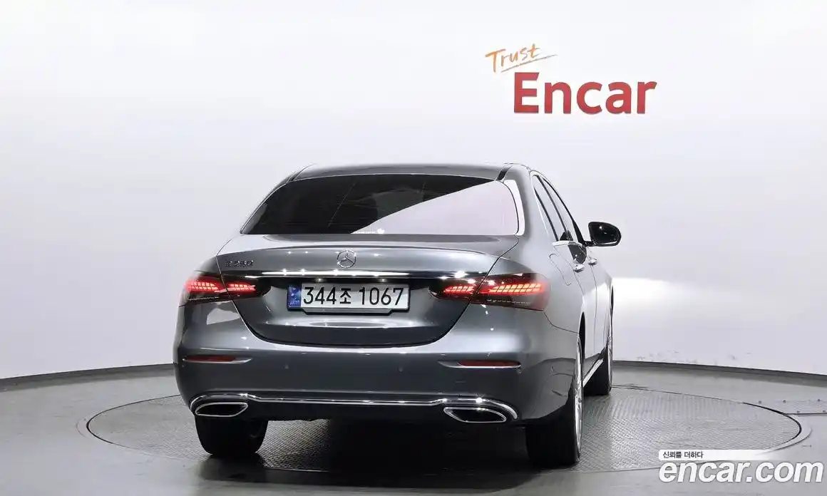 Mercedes-Benz E-Class 2022 2.0 гидро, фото 4