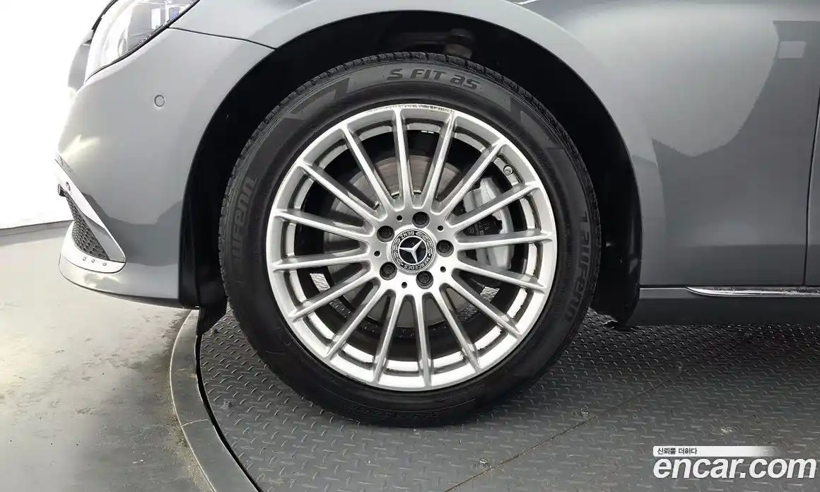 Mercedes-Benz E-Class 2022 2.0 гидро, фото 5