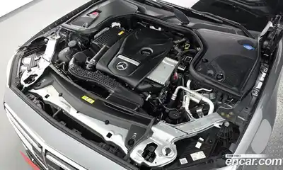 Mercedes-Benz E-Class 2022 2.0 гидро, миниатюра 6