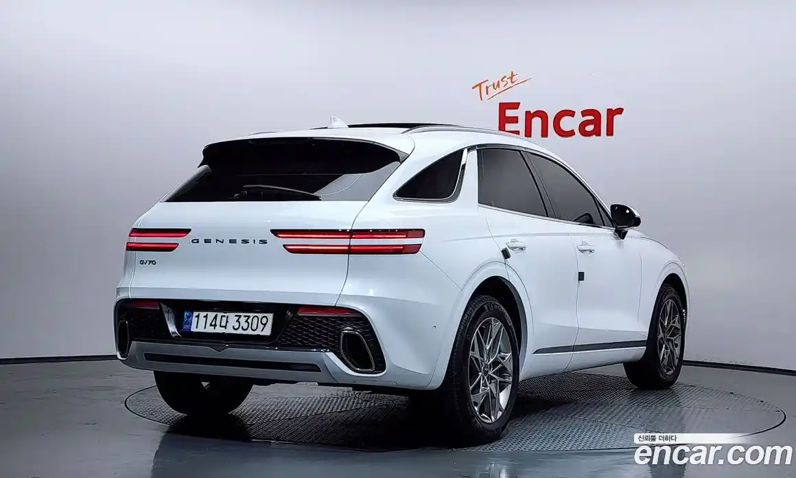 Genesis GV70 2023 2.5 Автомат в Москве № 888526, фото 2