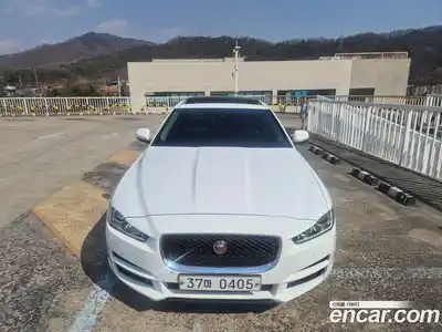 Jaguar XE, 2015
