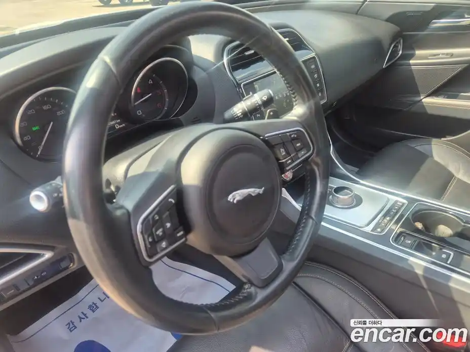 Jaguar XE 2015 2.0 гидро в Москве № 897289, фото 11