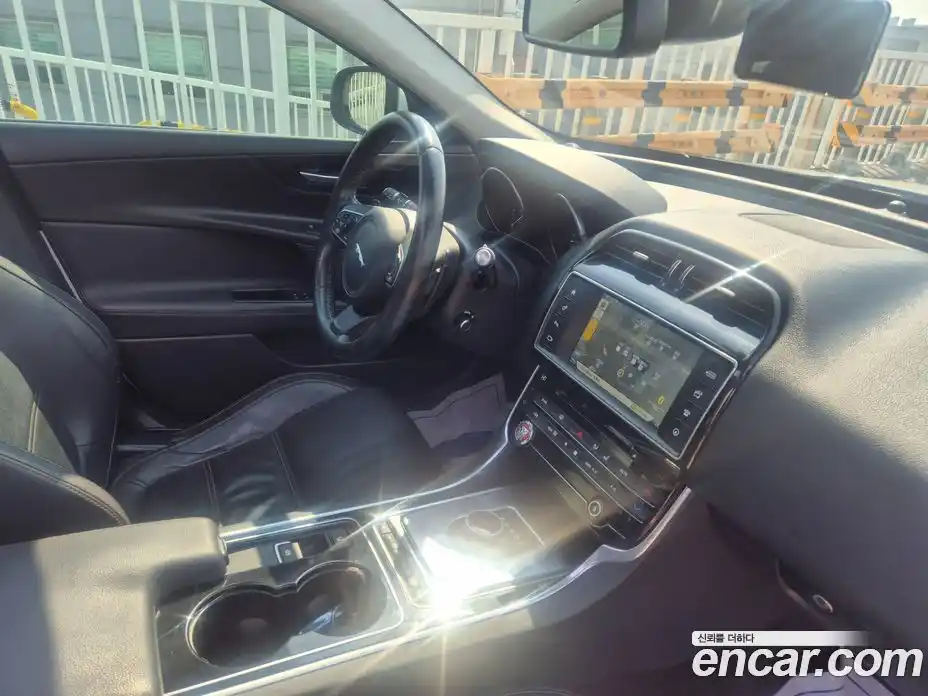 Jaguar XE 2015 2.0 гидро в Москве № 897289, фото 15