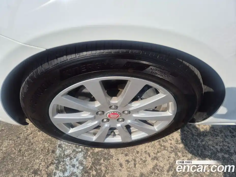Jaguar XE 2015 2.0 гидро в Москве № 897289, фото 19