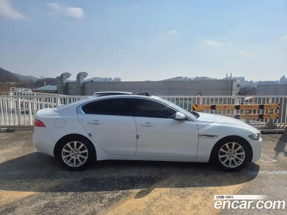 Jaguar XE 2015 2.0 гидро в Москве № 897289, фото 7