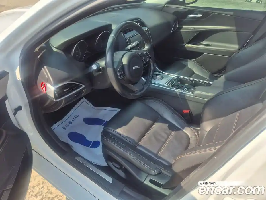 Jaguar XE 2015 2.0 гидро в Москве № 897289, фото 10