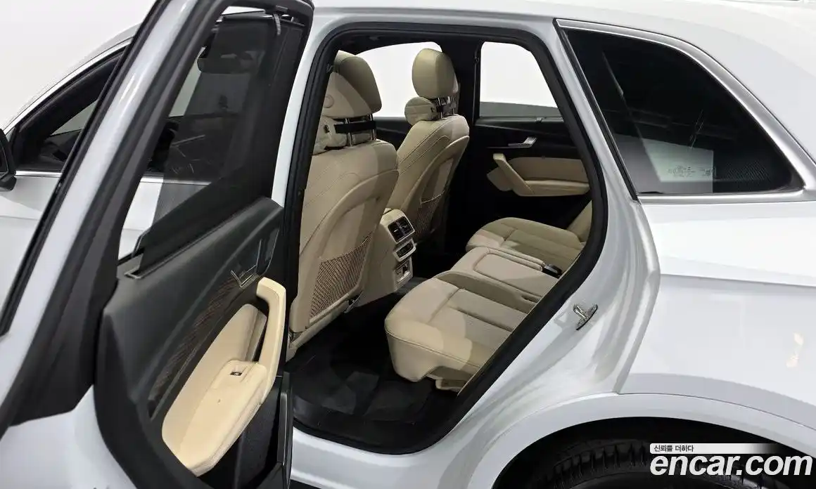 Audi Q5 2023 2.0 Автомат в Москве № 1006992, фото 11