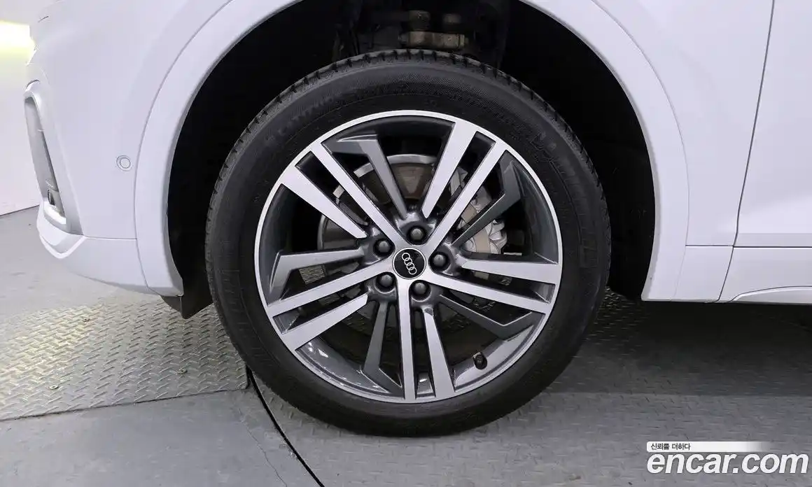 Audi Q5 2023 2.0 Автомат в Москве № 1006992, фото 5