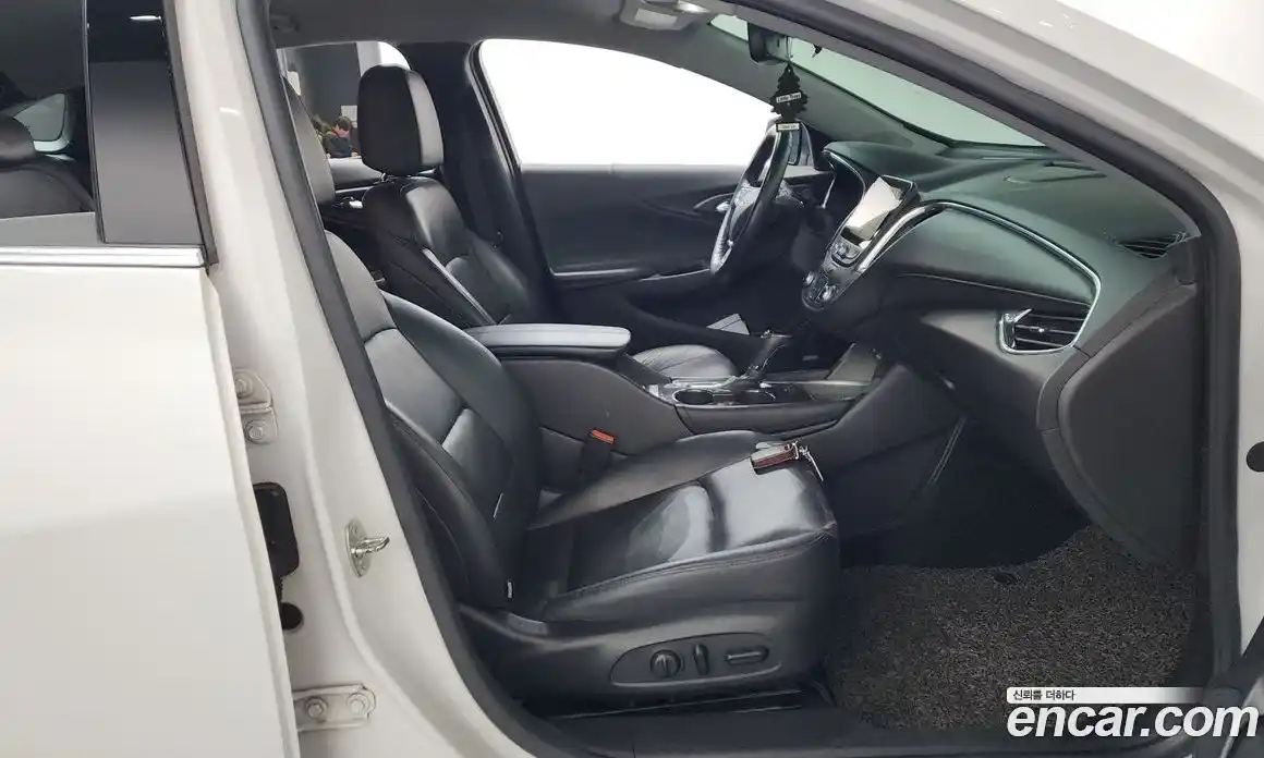 Chevrolet Malibu 2017 2.0 Автомат в Москве № 1011986, фото 11