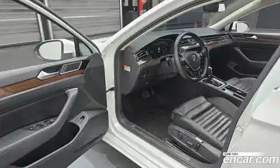 Volkswagen Passat 2018 2.0 гидро в Москве № 1014665, миниатюра 11