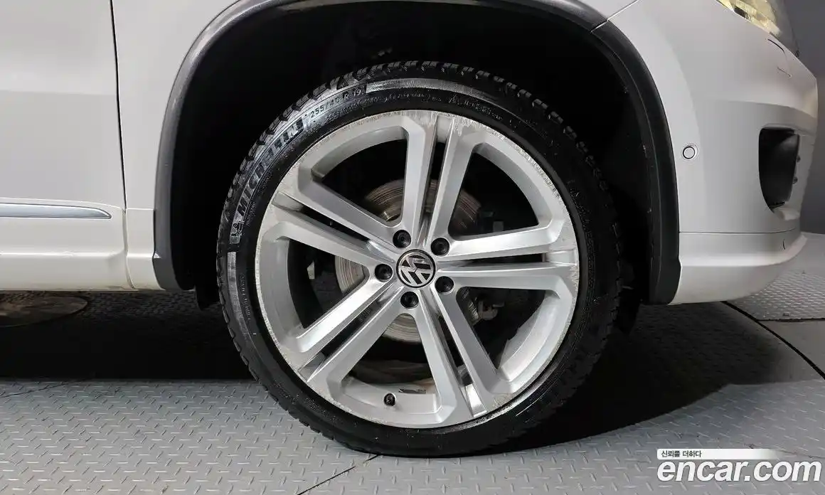 Volkswagen Tiguan 2013 2.0 гидро в Москве № 136521, фото 5