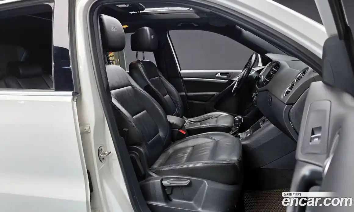 Volkswagen Tiguan 2013 2.0 гидро в Москве № 136521, фото 10