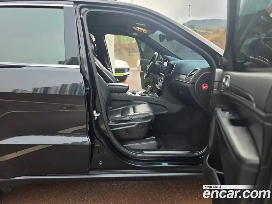 Jeep Cherokee 2018 3.6 гидро в Москве № 170058, фото 18