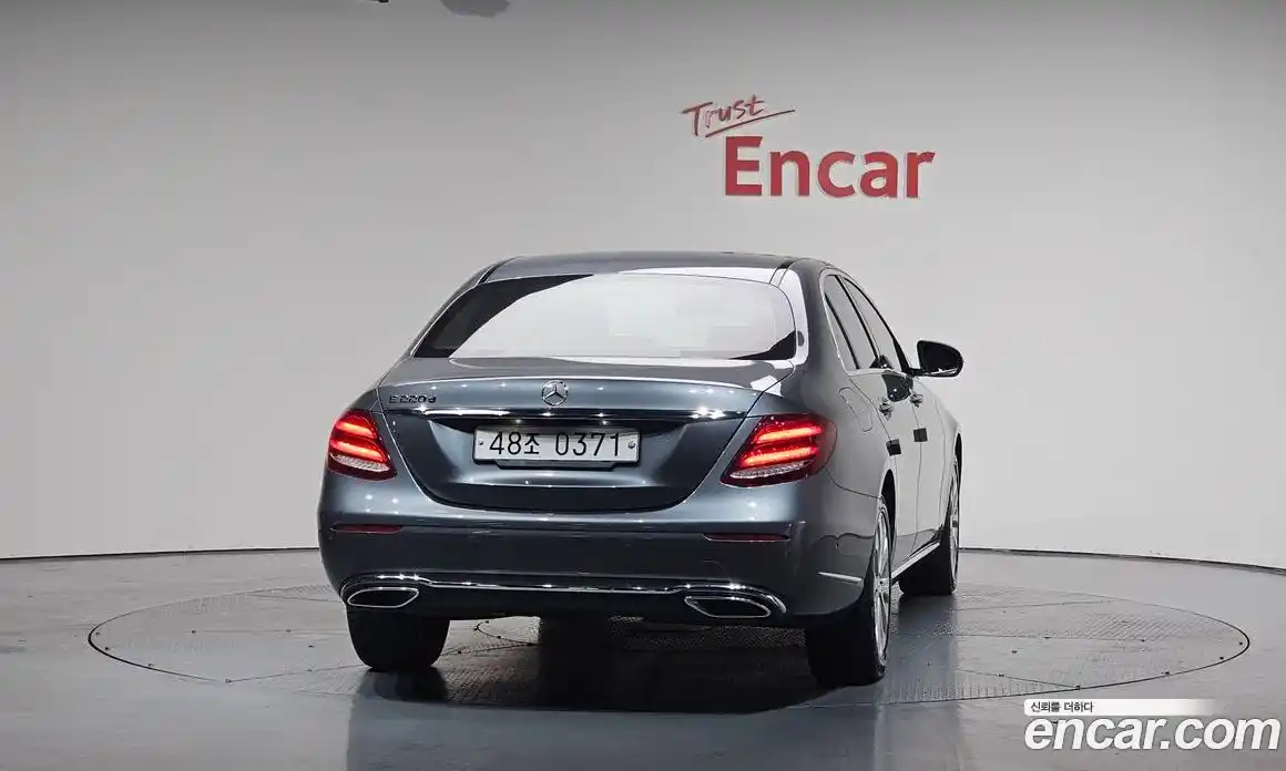 Mercedes-Benz E-Class 2016 1.9 гидро в Москве № 195565, фото 3
