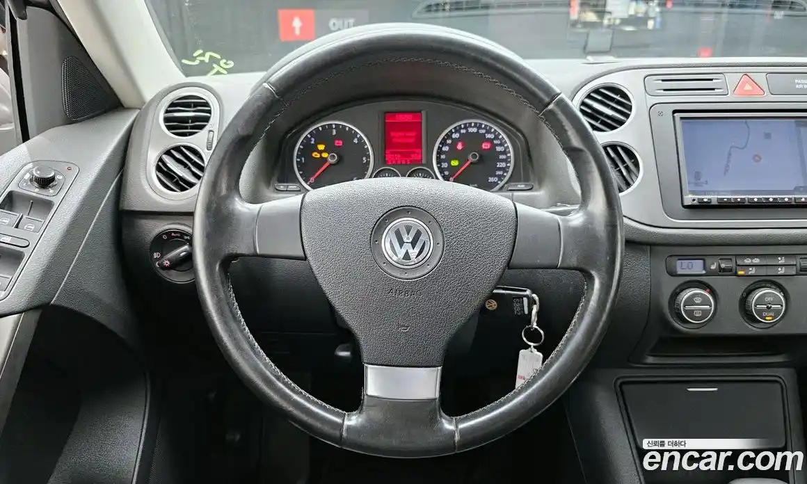 Volkswagen Tiguan 2009 2.0 гидро в Москве № 214446, фото 13
