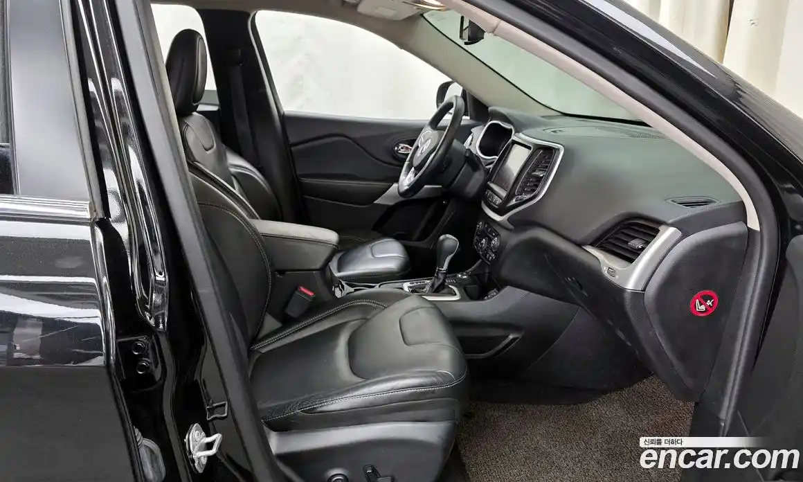 Jeep Cherokee 2018 2.4 гидро в Москве № 232719, фото 11