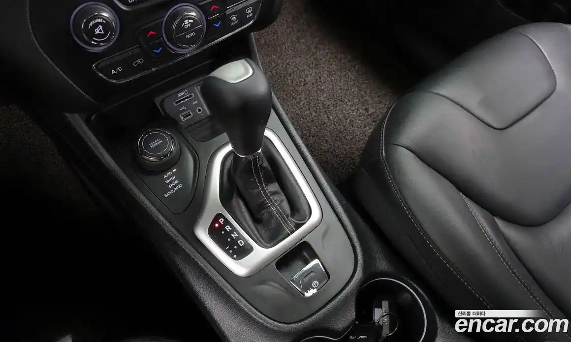 Jeep Cherokee 2018 2.4 гидро в Москве № 232719, фото 9