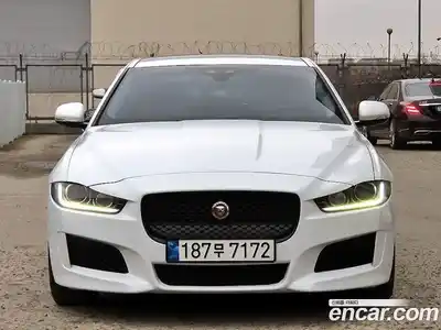 Jaguar XE, 2016
