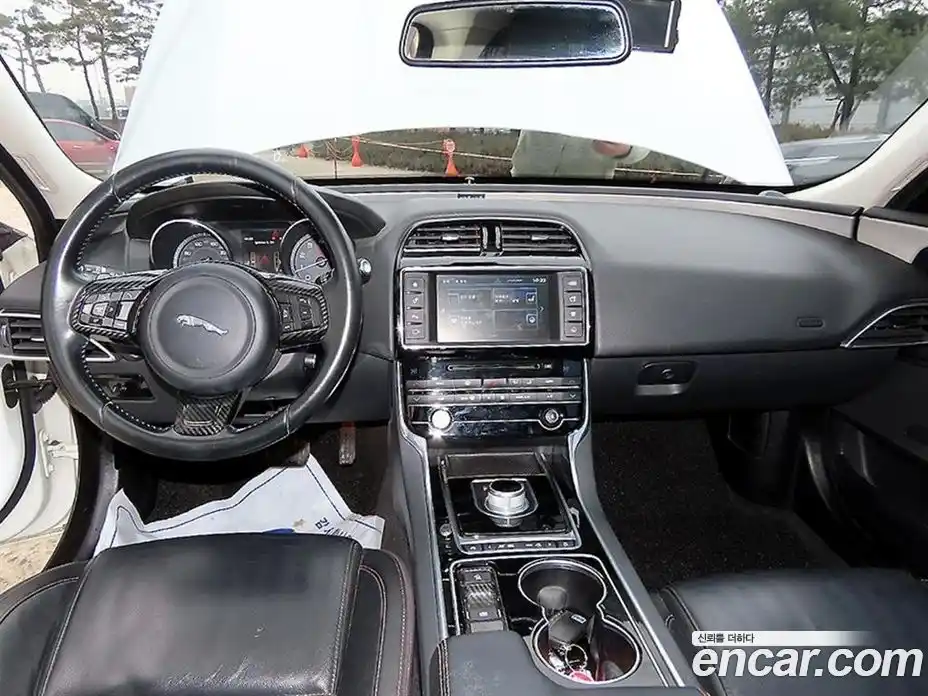 Jaguar XE 2016 2.0 гидро в Москве № 248283, фото 7