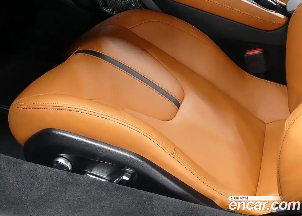 Lotus Emira 2024 3.5 механика в Москве № 256842, фото 13