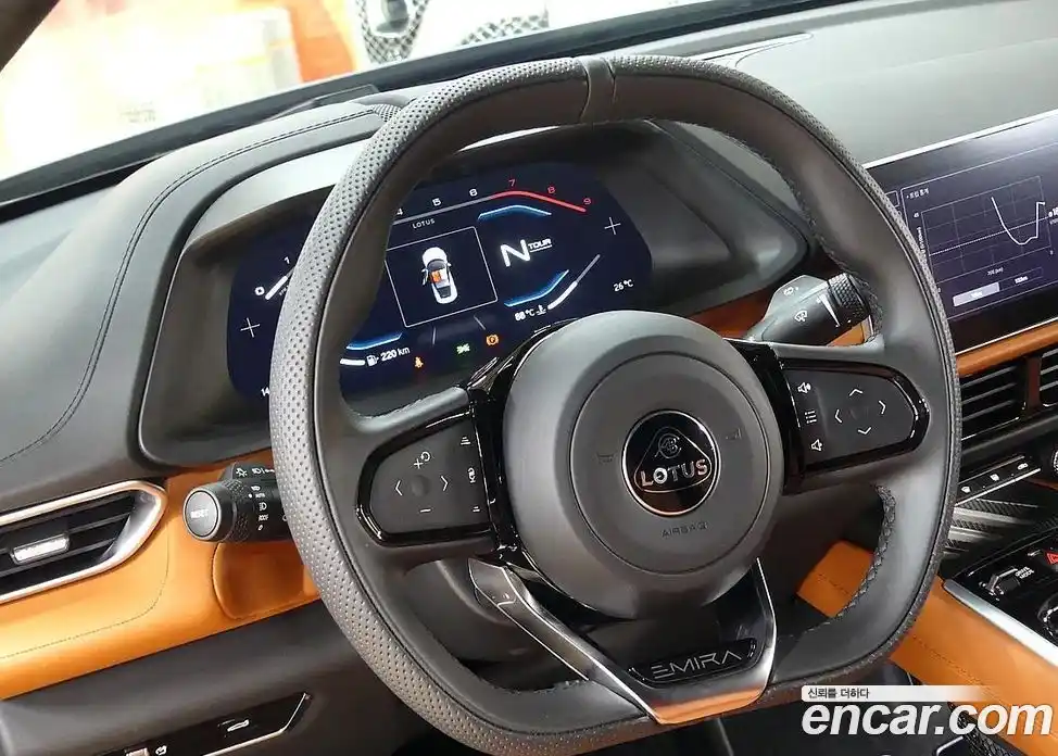 Lotus Emira 2024 3.5 механика в Москве № 256842, фото 15