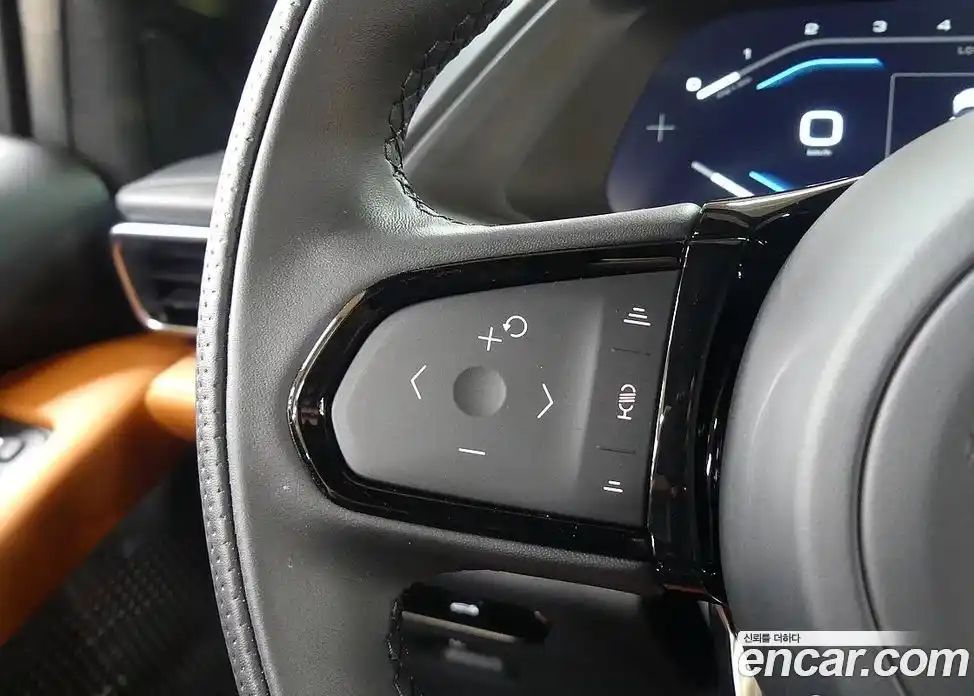 Lotus Emira 2024 3.5 механика в Москве № 256842, фото 16