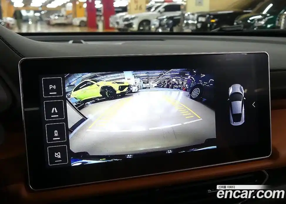 Lotus Emira 2024 3.5 механика в Москве № 256842, фото 18