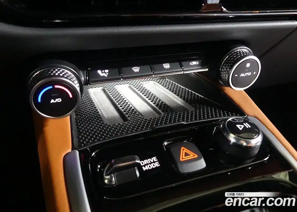 Lotus Emira 2024 3.5 механика в Москве № 256842, фото 19