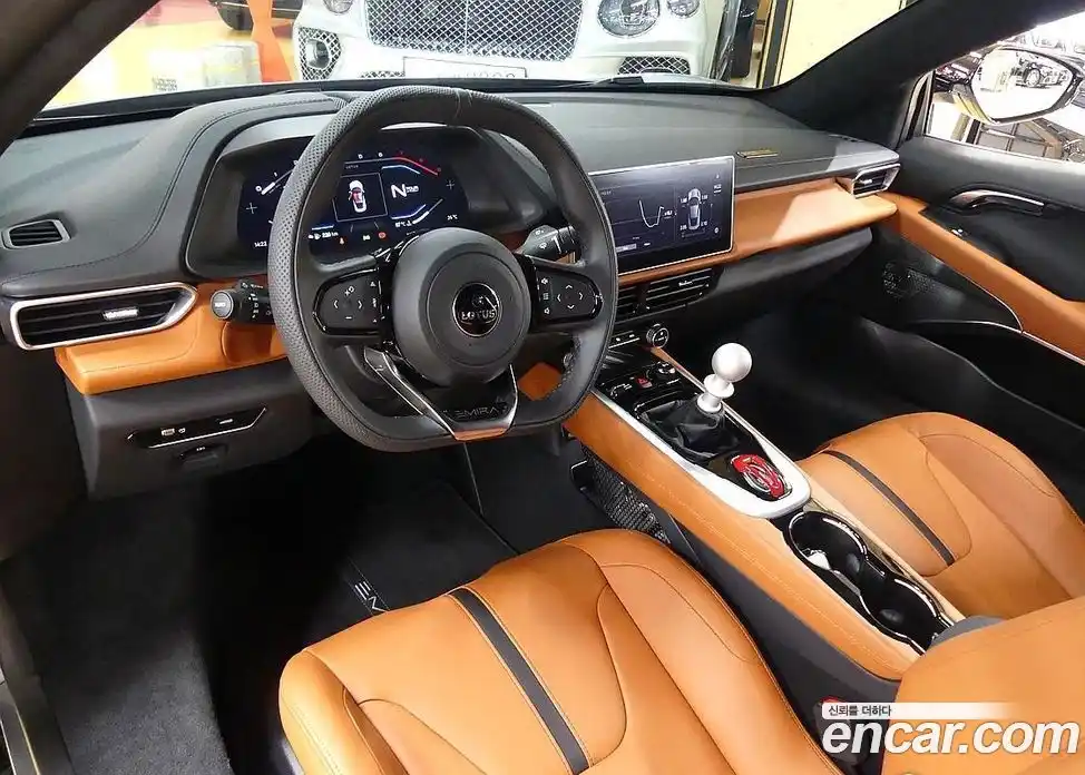 Lotus Emira 2024 3.5 механика в Москве № 256842, фото 4