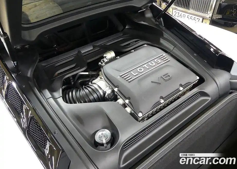 Lotus Emira 2024 3.5 механика в Москве № 256842, фото 5