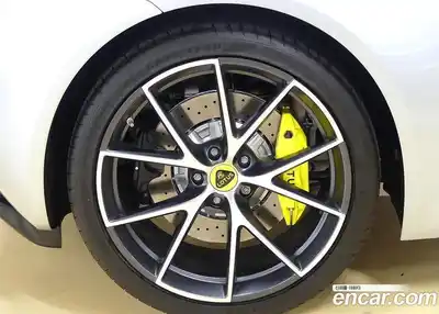 Lotus Emira 2024 3.5 механика в Москве № 256842, миниатюра 9