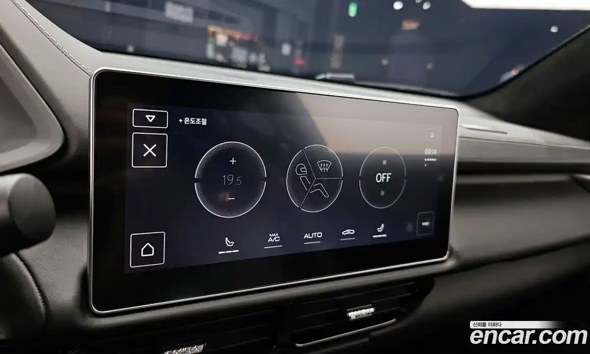 Lotus Emira 2024 3.5 механика в Москве № 256843, фото 13