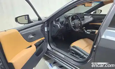 Lexus ES 2022 2.5 гидро в Москве № 272345, миниатюра 10