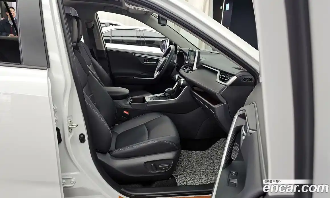 Toyota RAV4 2024 2.5 гидро в Москве № 279234, фото 11