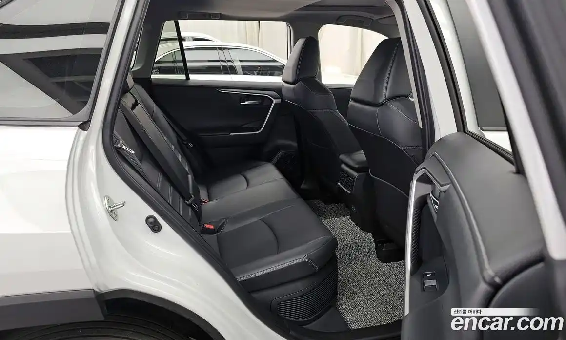Toyota RAV4 2024 2.5 гидро в Москве № 279234, фото 12
