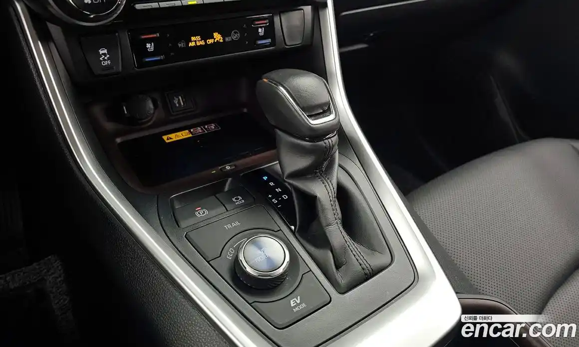 Toyota RAV4 2024 2.5 гидро в Москве № 279234, фото 9