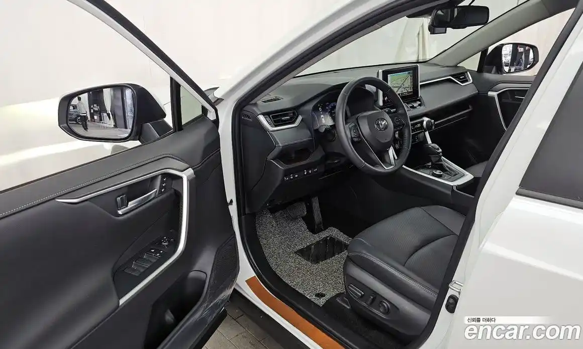 Toyota RAV4 2024 2.5 гидро в Москве № 279234, фото 10