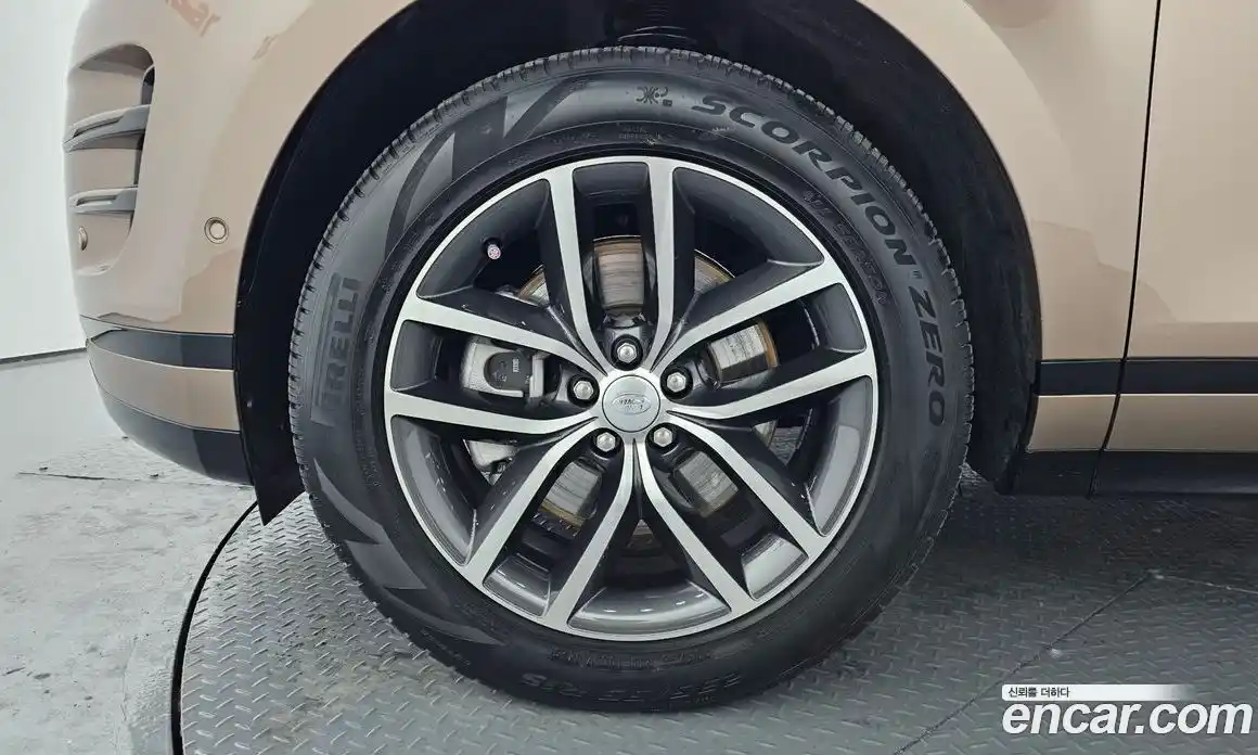 Land Rover Range-Rover Evoque 2025 2.0 гидро в Москве № 297920, фото 9