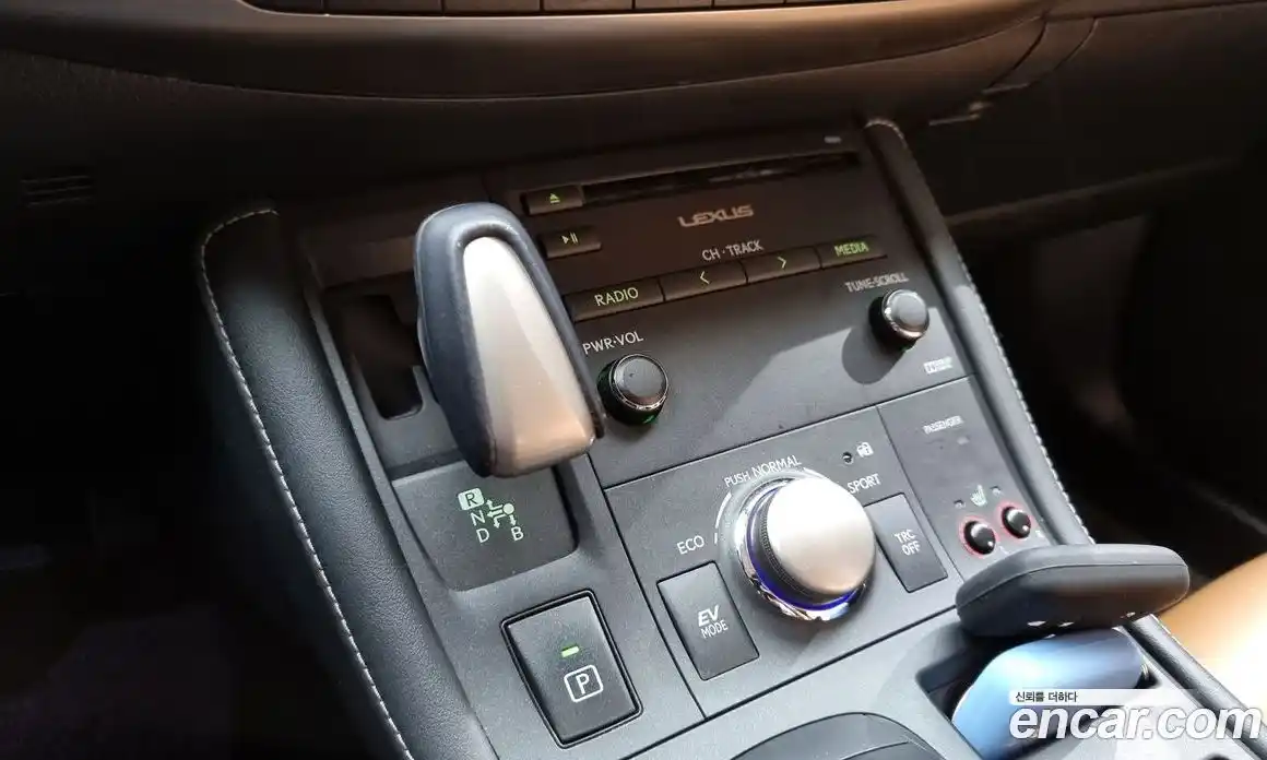 Lexus CT200h 2016 1.8 гидро в Москве № 300738, фото 9