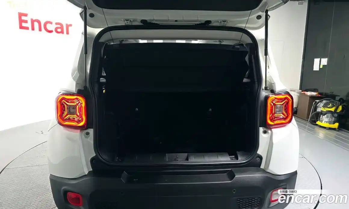 Jeep Renegade 2021 2.4 гидро в Москве № 321357, фото 20