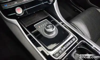 Jaguar XF 2017 2.0 гидро в Москве № 335791, миниатюра 9