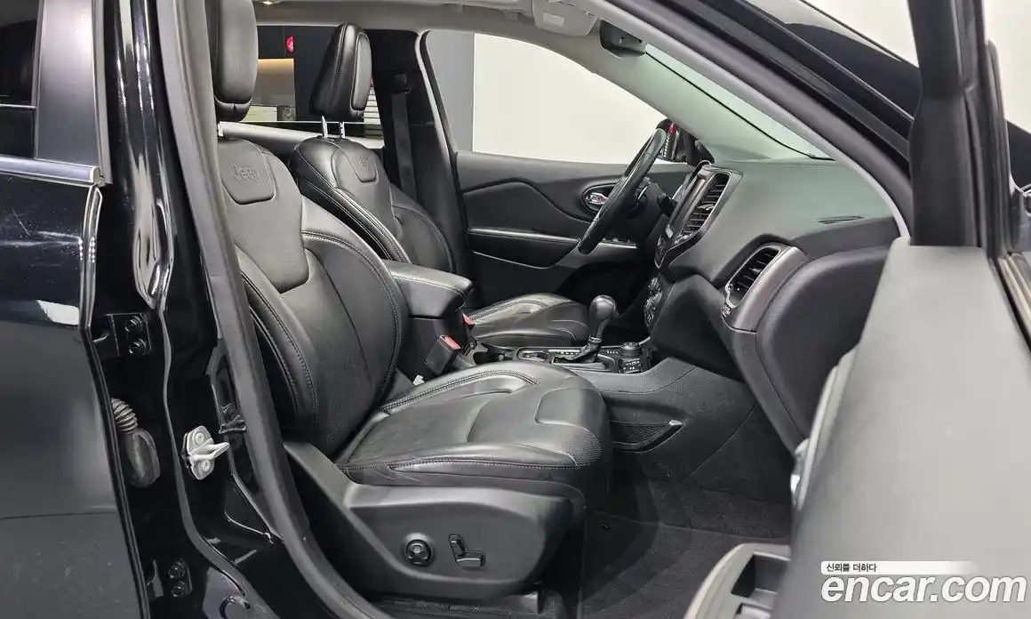 Jeep Cherokee 2019 2.4 гидро в Москве № 472687, фото 11