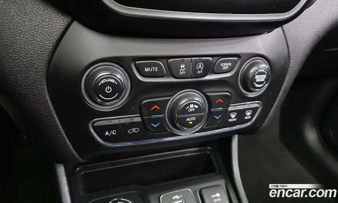 Jeep Cherokee 2019 2.4 гидро в Москве № 472687, фото 18