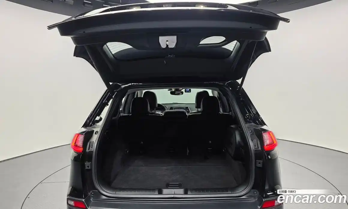 Jeep Cherokee 2019 2.4 гидро в Москве № 472687, фото 20