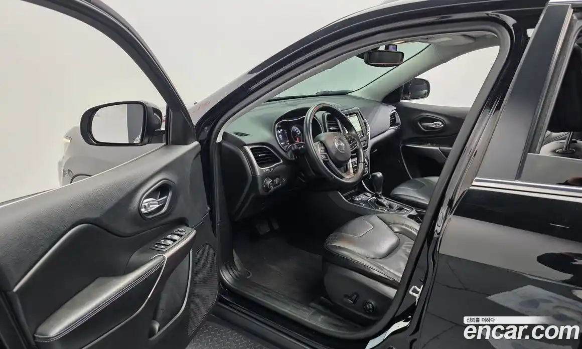 Jeep Cherokee 2019 2.4 гидро в Москве № 472687, фото 10