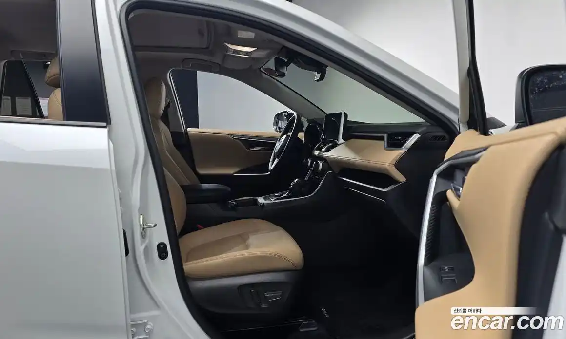 Toyota RAV4 2024 2.5 гидро в Москве № 584590, фото 11